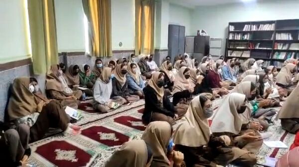 گرامیداشت روز مادر در دبیرستان حضرت آسیه (س)  