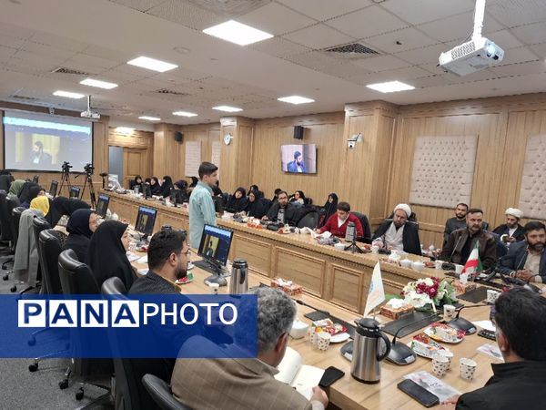 چهارمین جلسه کارگاه تربیت تسهیل‌گر کتابخوانی نوجوان