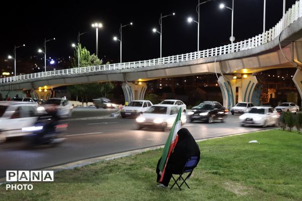 پرچمی که زمین نگذاشتند