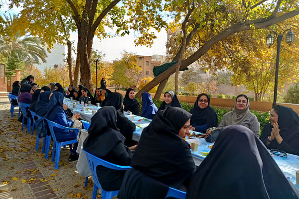محفل صمیمی کارکنان اداری ناحیه ۴ شیراز به مناسبت روز زن