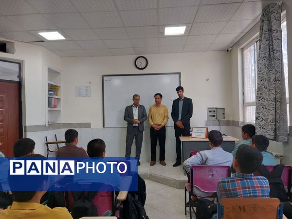 دوره آموزشی بهداشتی ویژه روز جهانی هاری در دبیرستان رئیس زاده خلیل آباد