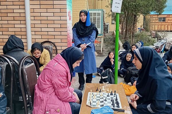 مراسم به مناسبت ۲۲ بهمن ماه در مدرسه شهید زهره‌وند، شهرستان قرچک