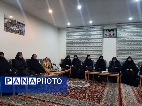 کارگاه آموزشی زنان آگاه در زیارتگاه شهید آیت الله مدرس(ره) کاشمر
