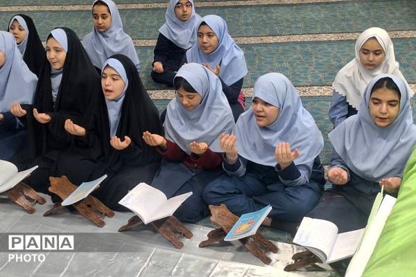 محفل نورانی انس با قرآن کریم در دبستان حکمت نبوی ناحیه دو شهرری 