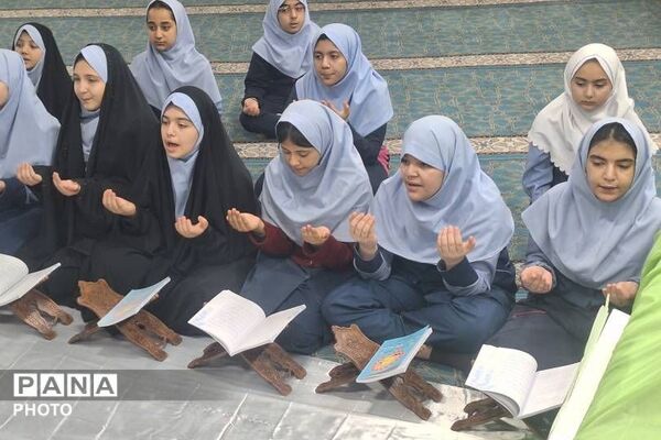 محفل نورانی انس با قرآن کریم در دبستان حکمت نبوی ناحیه دو شهرری 