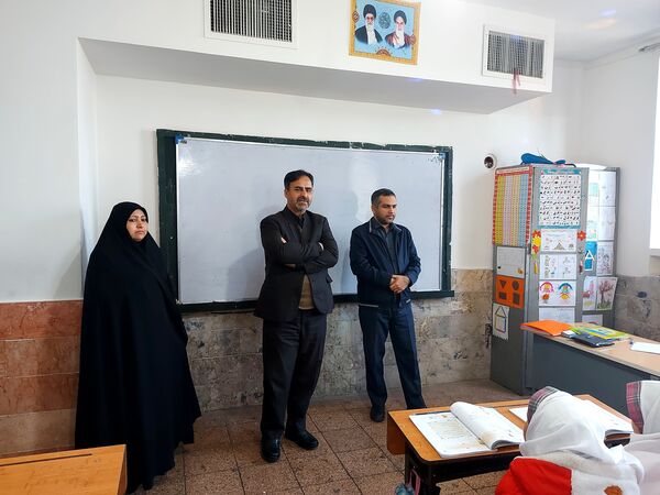 بازید رئیس آموزش و پرورش ناحیه پنج از دبستان شهیدان فاضل الحسینی یک