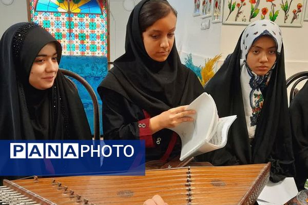 برپایی نشست ادبی به مناسبت بزرگداشت روز معلم و سعدی شیرازی