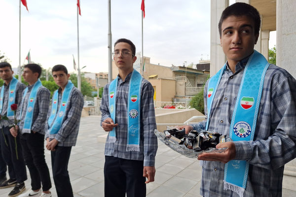 سنگ‌تمام دانش‌آموزان پیشتاز و خبرنگاران پانا برای فرهنگیان