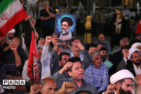 همبستگی مردم یزد در آیین بزرگداشت چهلمین روز شهادت آیت‌الله خامنه‌ای