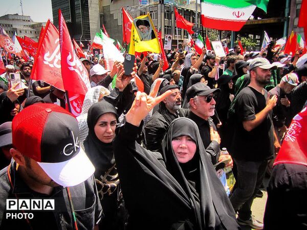 مراسم بدرقه و تشییع آقای شهید ایران در تهران 