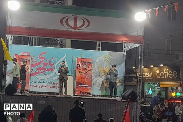 اجرای برنامه‌های فرهنگی و سرودهای حماسی در تجمعات شبانه مردمی علیه آمریکا و اسرائیل