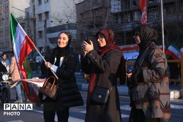 بیعت مردم تهران با سومین رهبر انقلاب