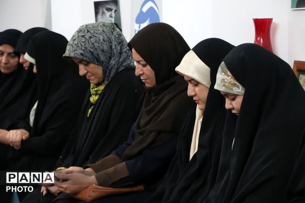 سلسله نشست‌های شعرخوانی خانه شعر و ادب یزد