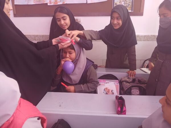 شادی کودکانه و معنویت دینی در لیلة‌الرغائب دبستان  شهید نجفی فدافن 