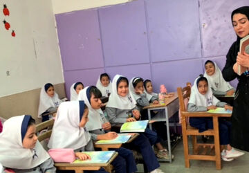 دانش‌آموزان مدرسه دخترانه سما آباده با حضور در کلاس‌های درس الگوی ولایتمداری و شجاعت شدند