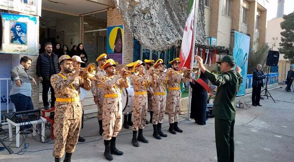 یادوراه شهدا قاصدان بهشت در دبیرستان شاهد بحرینیان
