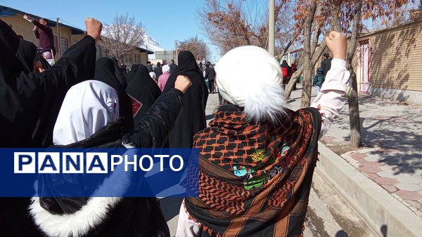 دهه نودی‌ها انقلاب را در دست گرفتند