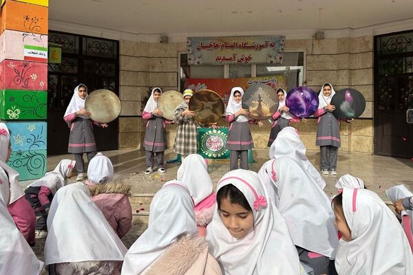 حضور پر شور دانش آموزان ناحیه دو شهرری در جشن نیمه شعبان و ایرانمون