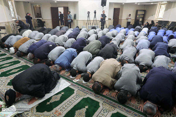 محفل انس با قرآن کریم و اقامه نماز جماعت در نخستین روز بازگشایی مدارس