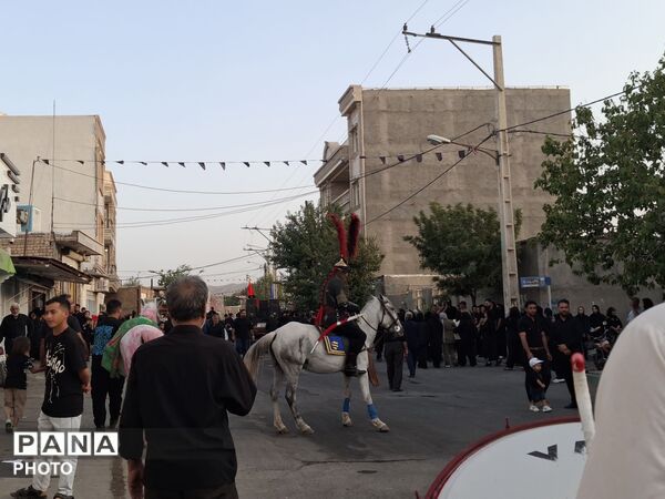 حرکت نمادین کاروان اسرای کربلا در شهر آوه