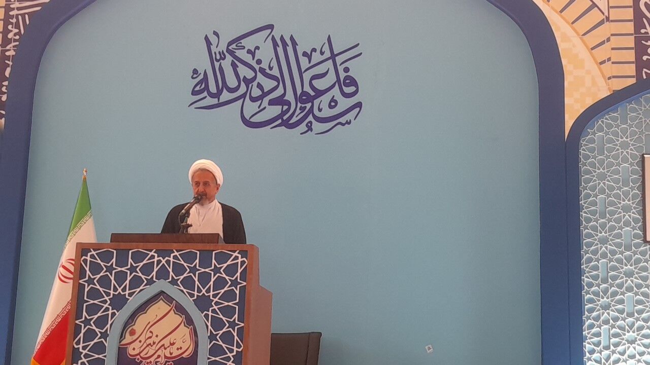 حضور در نماز جمعه،نماد رفتار اجتماعی و ارتباط با دیگران است