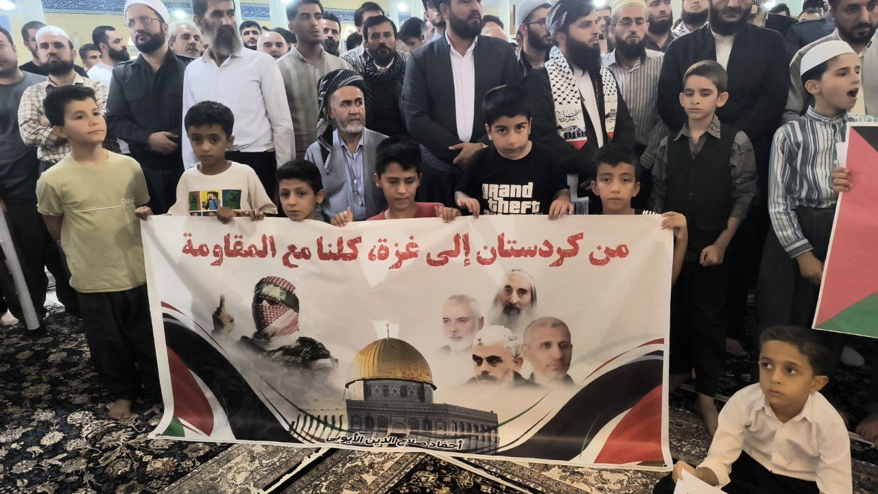 اجتماع باشکوه بیش از هزار نفر در مسجد جامع قبا سنندج در حمایت از مردم مظلوم غزه