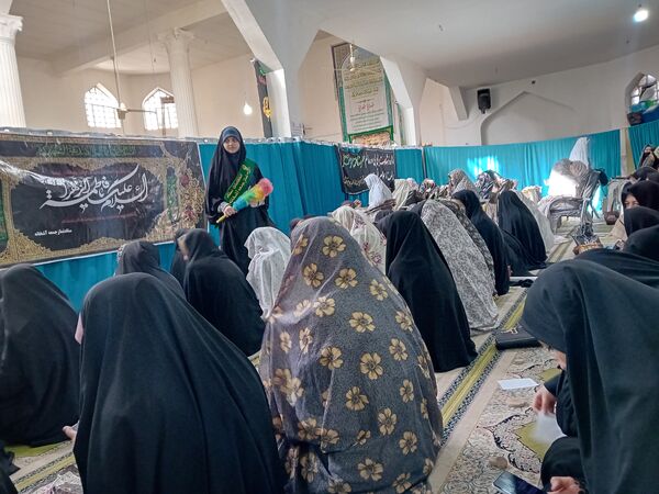 حضور دانش‌آموزان دبیرستان فاطمه الزهرا(س) و کوثر در نماز جمعه