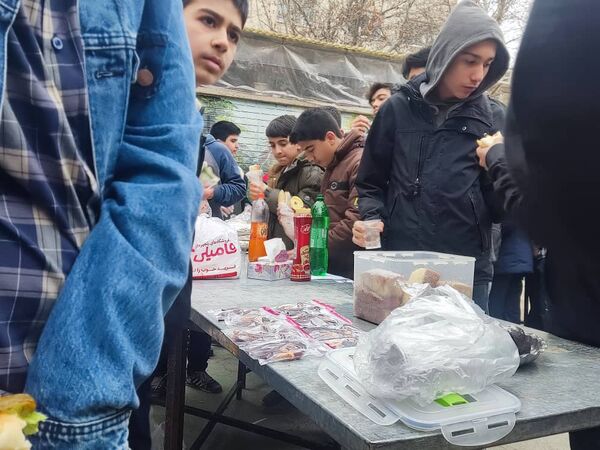برپایی بازارچه دانش‌آموزی به‌مناسبت عید مبعث 