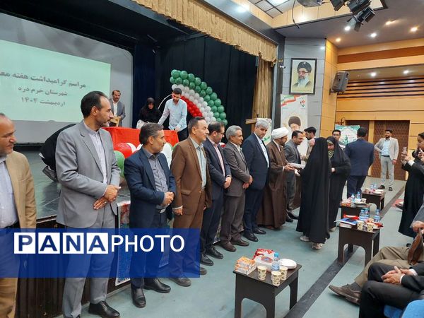 از فرهنگیان شاخص خرمدره تقدیر شد