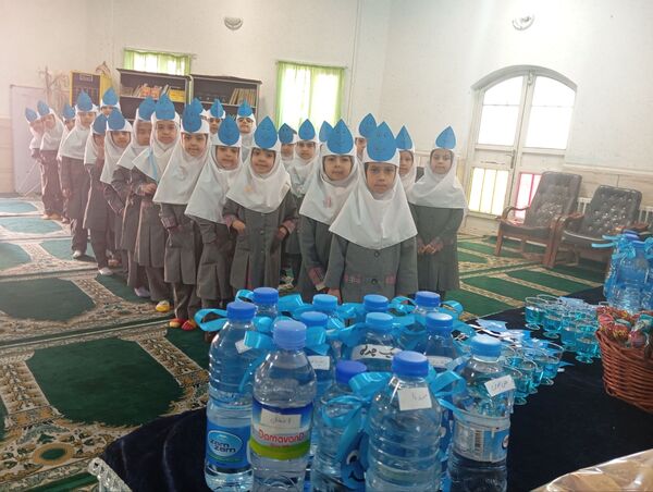 جشن آب در دبستان دخترانه نرجس یک 