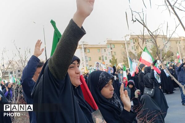 اجتماع مردم شهرستان پردیس برای بیعت با ولی امر مسلمین 