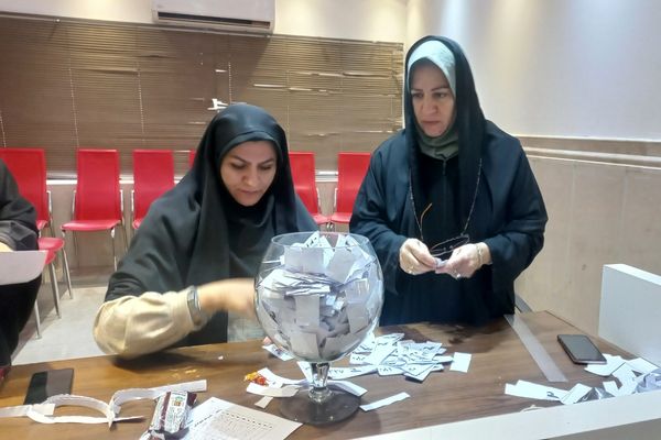 مراسم یلدای مادرانه با حضور فرهنگیان و دانش‌آموزان در اردوگاه شهید منتظری شهریار