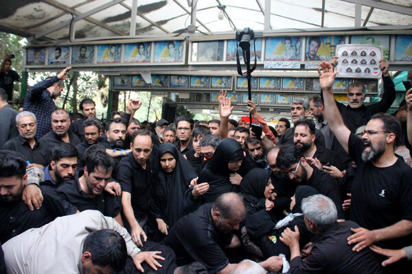 خاکسپاری نوجوان شهید «محمدحسین خاکی» در گلزار شهدای قم