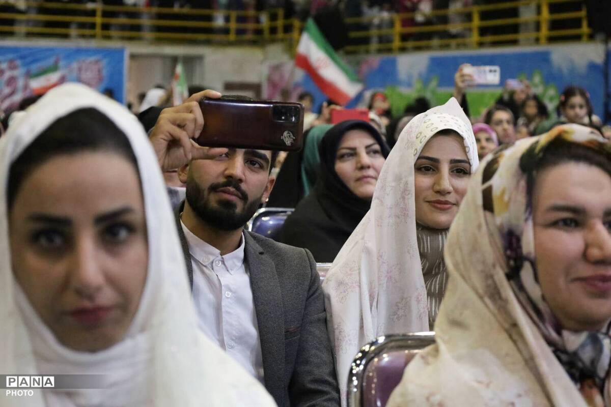 ندای هلهله فرشته‌ها در ورزشگاه انقلاب کرج 