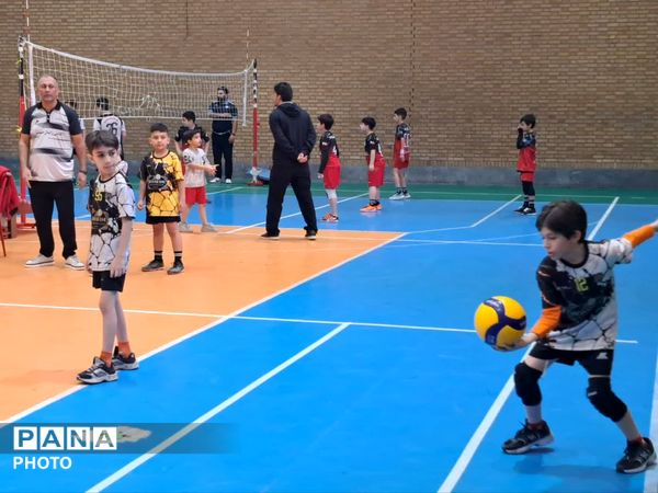 مسابقات مینی والیبال پسران ساوجبلاغ