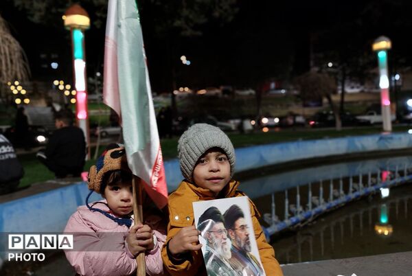 حضور پر شور کودکان و نوجوانان تویسرکانی در تجعات شبانه