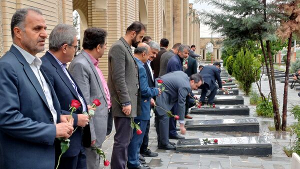 تجدید پیمان با شهدا به مناسبت هفته گرامیداشت مقام معلم
