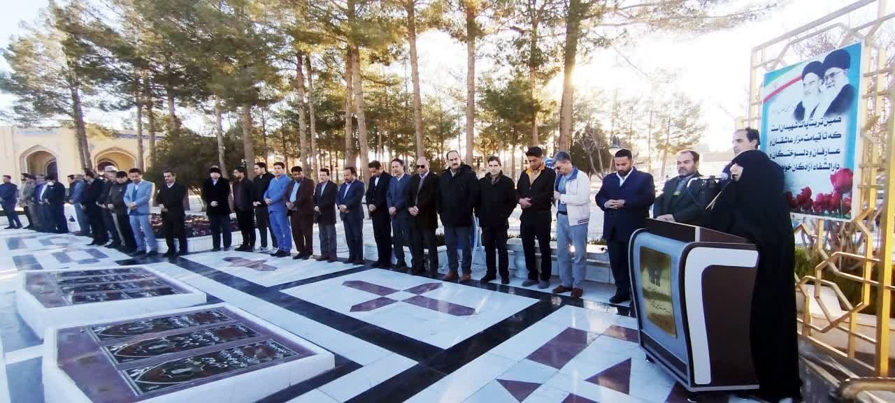 آیین غبارروبی و عطرافشانی گلزار شهدا زیارتگاه شهید مدرس (ره)  