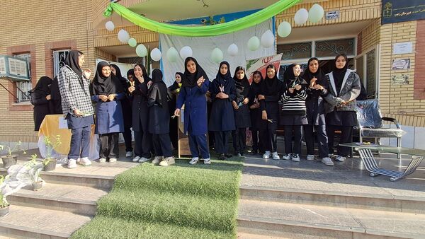 جشن میلاد حضرت زینب در دبیرستان حضرت زینب 