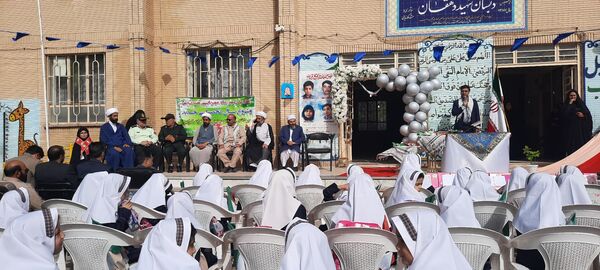 همزمان با سی و یکم شهریور ماه  زنگ شکوفه ها در مدارس باخرز به صدا درآمد