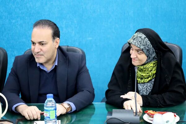 دیدار جمعی از تشکل‌های دانش‌آموزی یزد با مدیرکل آموزش‌ و پرورش