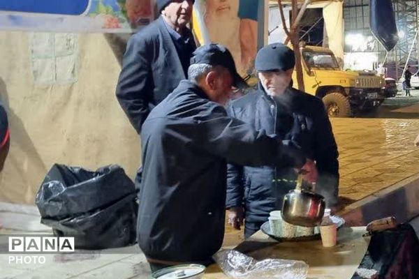 پذیرایی خادمان موکب شهدای فیروزکوه 