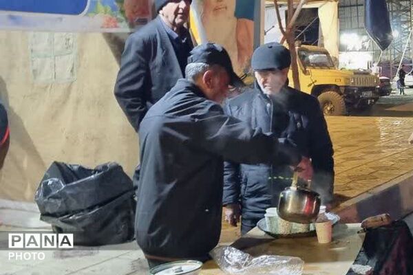 پذیرایی خادمان موکب شهدای فیروزکوه 