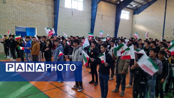 صبحگاه مشترک بسیج دانش‌آموزی و دانش‌آموزان دبیرستان نمونه دولتی پژوهش