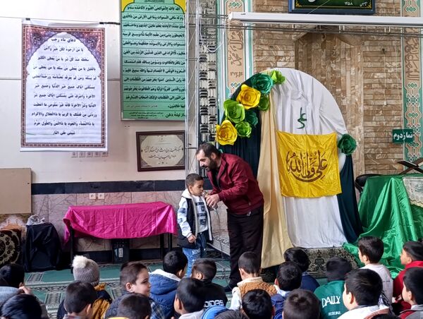 مسجد حسین‌بن‌علی (ع) میزبان لبخند دانش‌آموزان در جشن میلاد دو امام