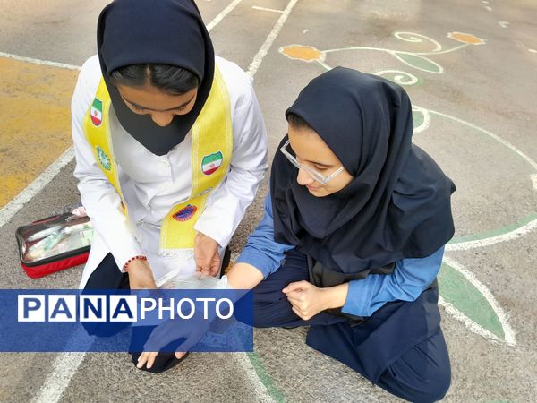  مانور زلزله در مدرسه مصلی نژاد حضرت زهرا(س)