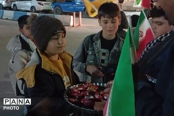 اینجا دانش‌آموزان و فرهنگیان میدان‌داری می‌کنند