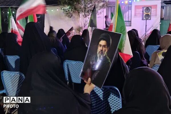  برپایی پویش «به یاد ابراهیم» و توزیع نذورات فرهنگی در موکب شهید خدمت