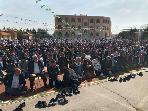 اقامه نماز عید فطر در شهرستان چناران