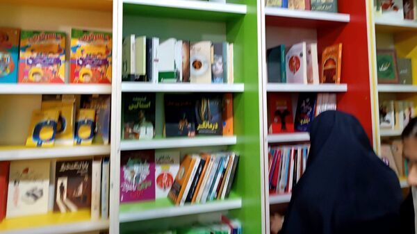 نمایشگاه کتاب در کانون فرهنگی تربیتی ولی عصر(عج) 